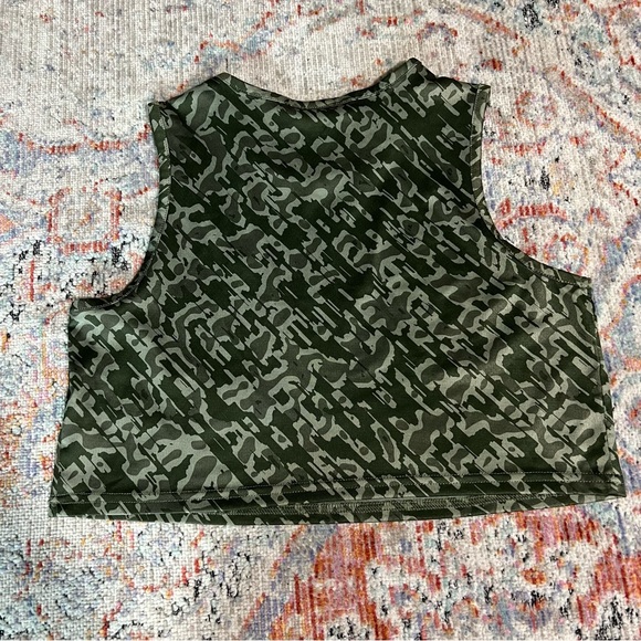 GYMSHARK CROP TOP - Picture 2 of 3